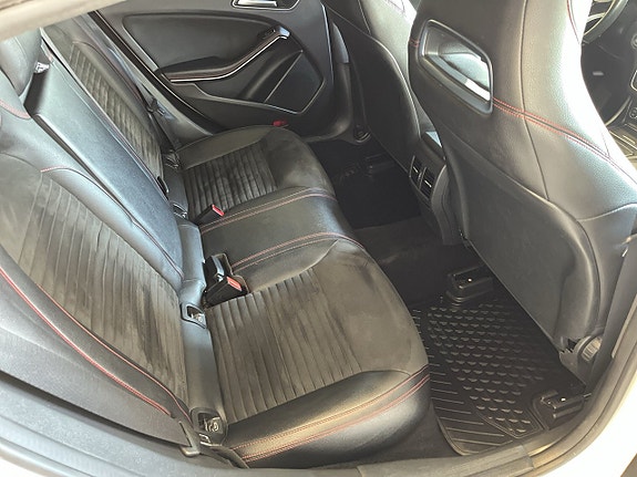 Mercedes-Benz CLA180 14 of 26