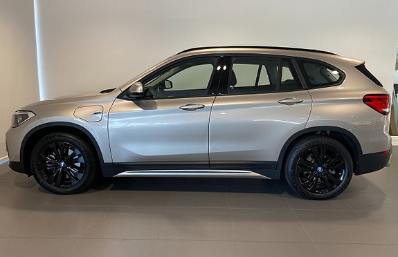BMW X1 2 of 5