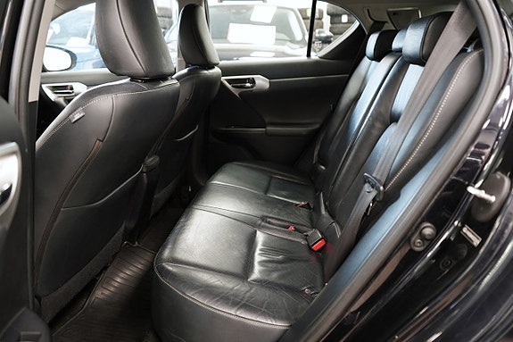 Lexus CT200h 10 of 26