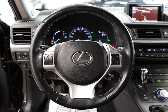 Lexus CT200h 18 of 26