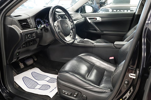 Lexus CT200h 9 of 26