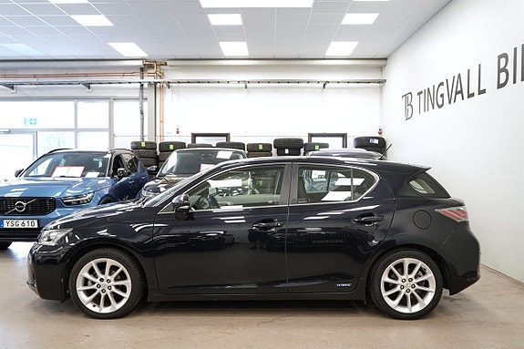 Lexus CT200h 2 of 26