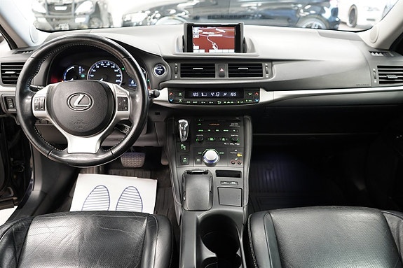 Lexus CT200h 11 of 26