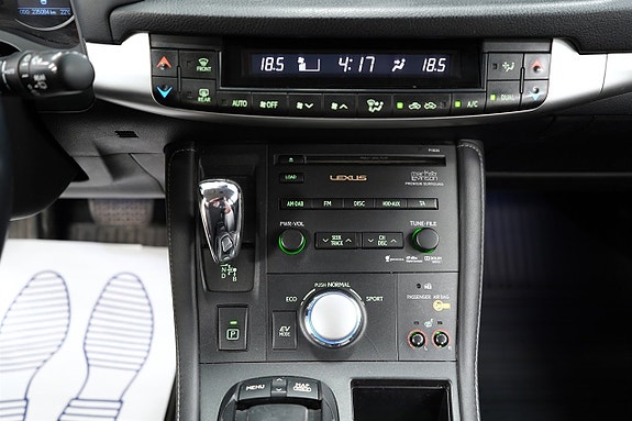 Lexus CT200h 19 of 26