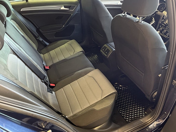Volkswagen Golf VII 14 of 27
