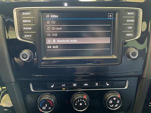 Volkswagen Golf VII 18 of 27