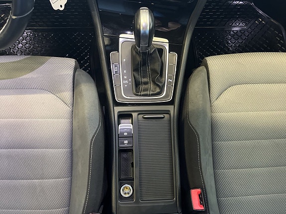 Volkswagen Golf VII 21 of 27