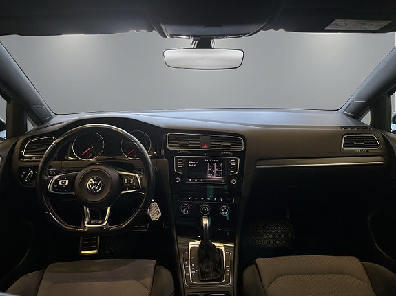 Volkswagen Golf VII 10 of 27