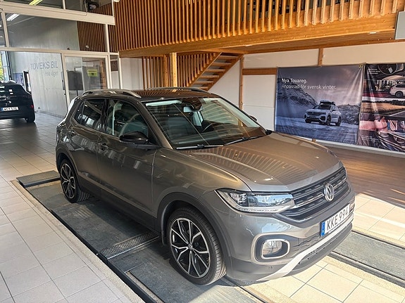 Volkswagen T-Cross 2 of 5