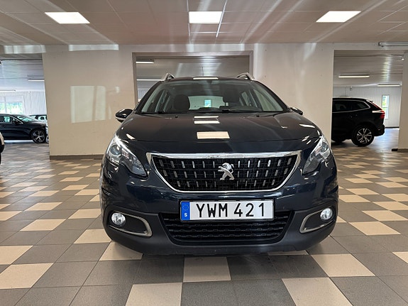 Peugeot 2008 2 of 5
