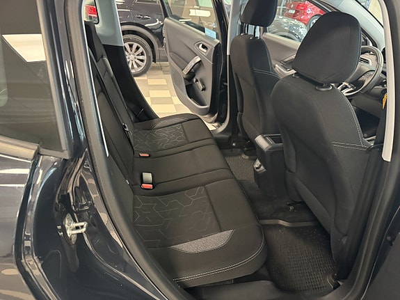 Peugeot 2008 11 of 12