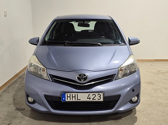 Toyota Yaris 2 of 15