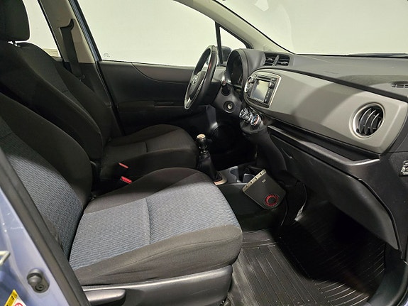 Toyota Yaris 10 of 15