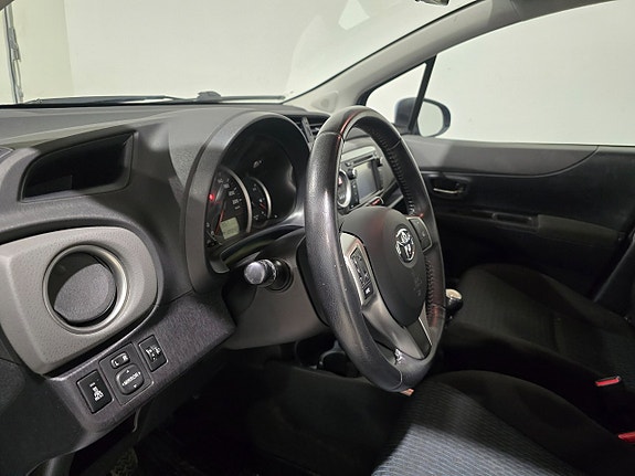 Toyota Yaris 8 of 15