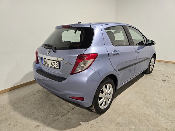 Toyota Yaris 5 of 15