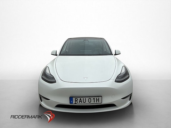 Tesla Model Y 3 of 5