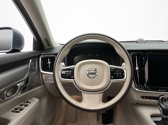 Volvo S90 13 of 30