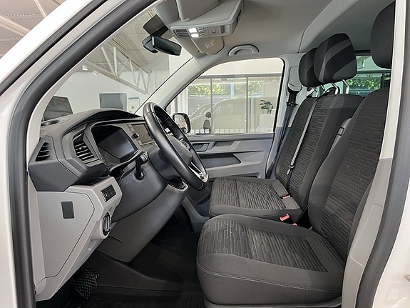 Volkswagen Caravelle 2 of 5