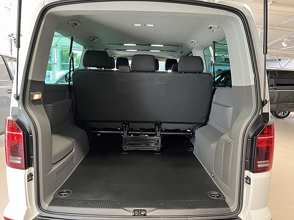 Volkswagen Caravelle 10 of 10