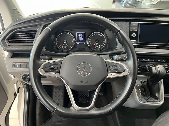 Volkswagen Caravelle 8 of 10