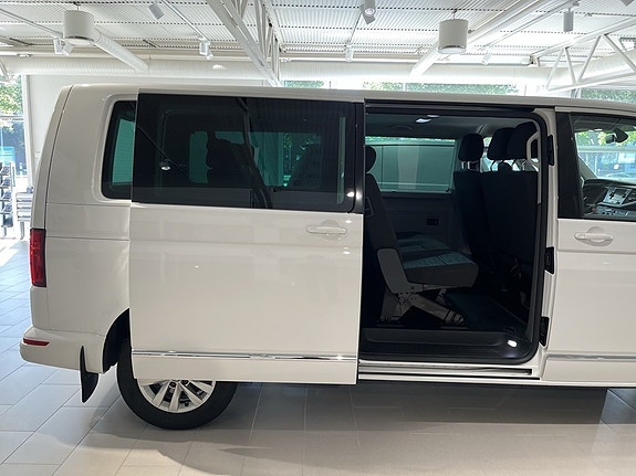 Volkswagen Caravelle 4 of 5
