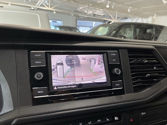 Volkswagen Caravelle 7 of 10