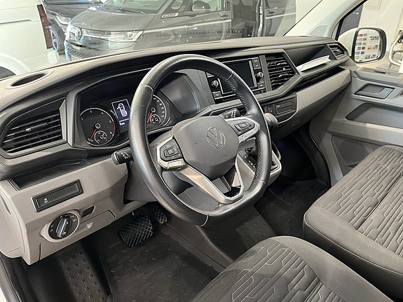 Volkswagen Caravelle 3 of 5