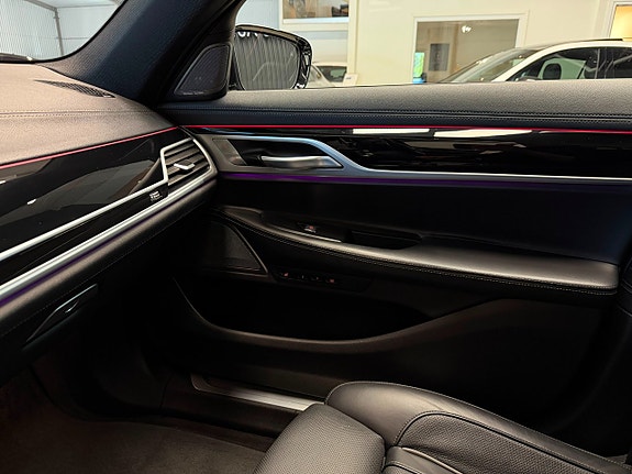BMW 745e 25 of 26