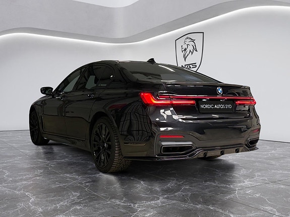 BMW 745e 3 of 5