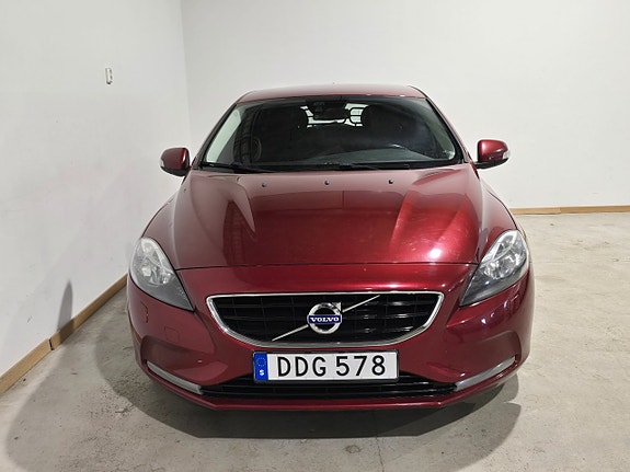 Volvo V40 2 of 5