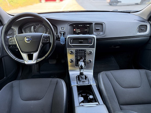 Volvo V60 11 of 18