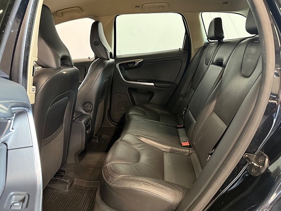 Volvo XC60 13 of 15