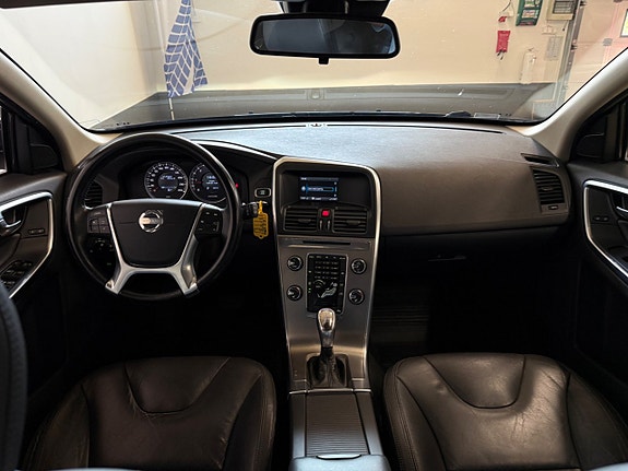 Volvo XC60 10 of 15