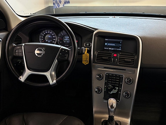 Volvo XC60 11 of 15