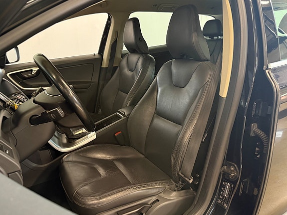 Volvo XC60 12 of 15