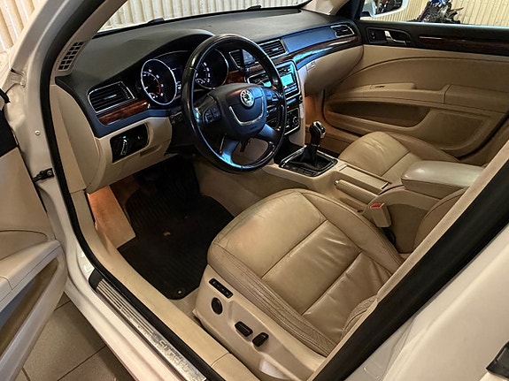 Skoda Superb 9 of 13