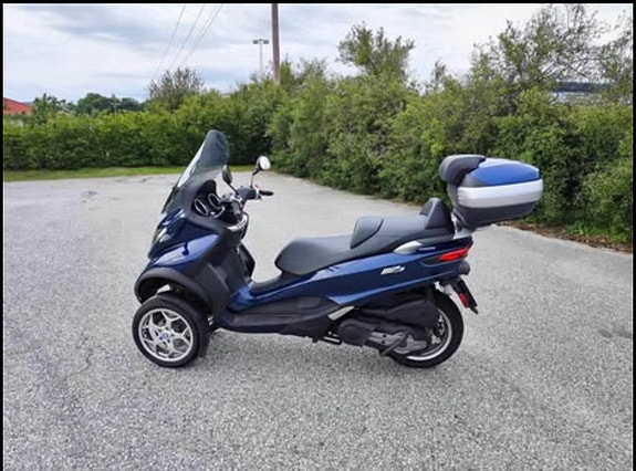 Piaggio MP3 500 LT 2 of 5