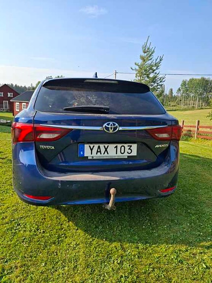 Toyota Avensis 8 of 17