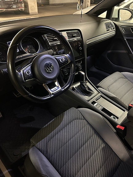 Volkswagen Golf VII 2 of 5