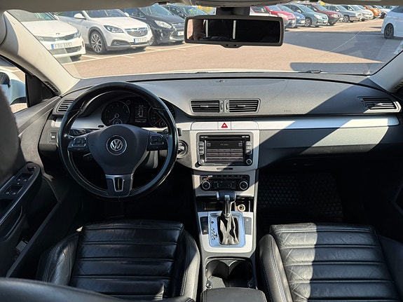 Volkswagen Passat 3 of 9