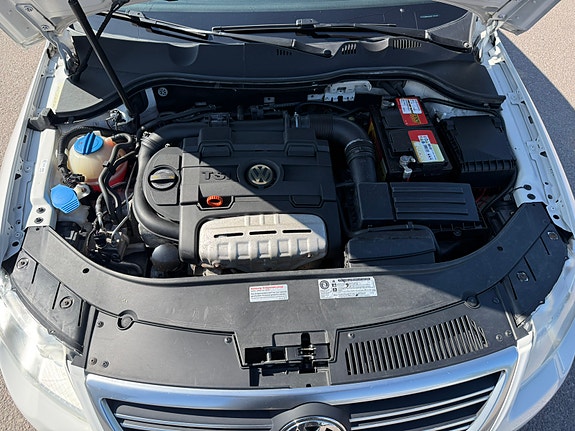 Volkswagen Passat 7 of 9