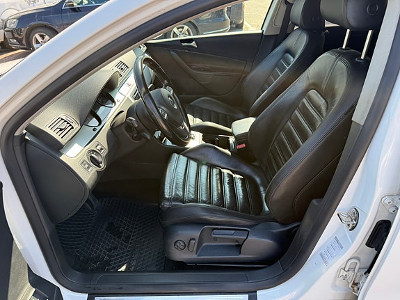 Volkswagen Passat 4 of 9