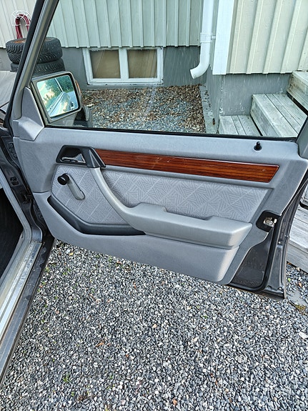 Mercedes-Benz E200 5 of 8