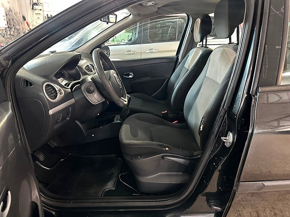Renault Clio 8 of 12