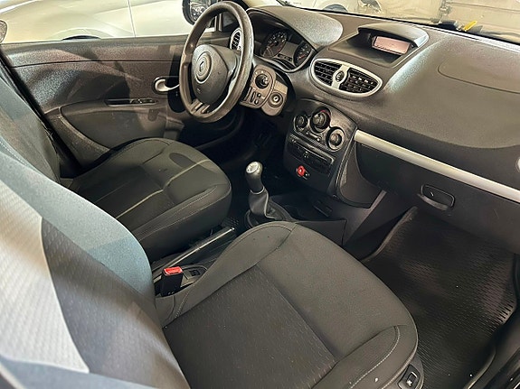 Renault Clio 7 of 12