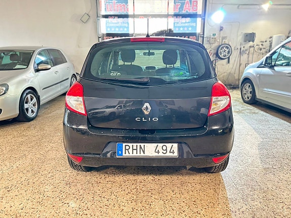 Renault Clio 12 of 12