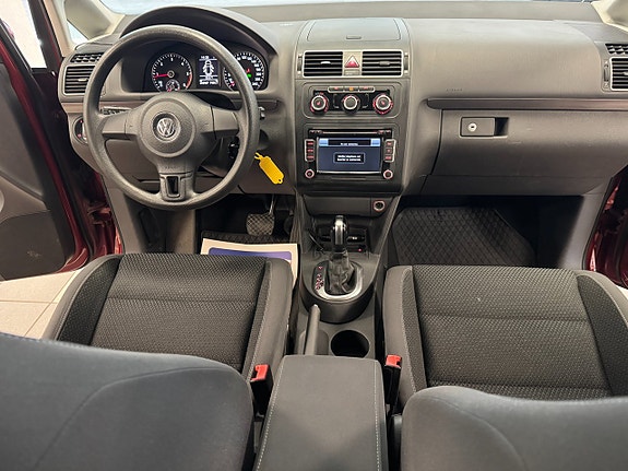 Volkswagen Touran 7 of 17