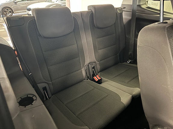 Volkswagen Touran 8 of 17