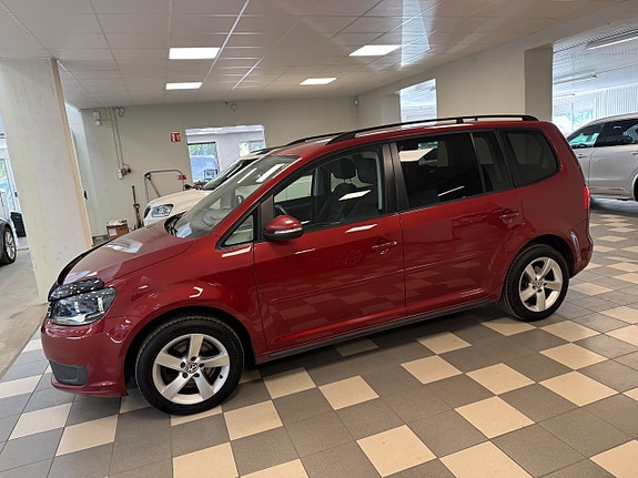 Volkswagen Touran 2 of 5