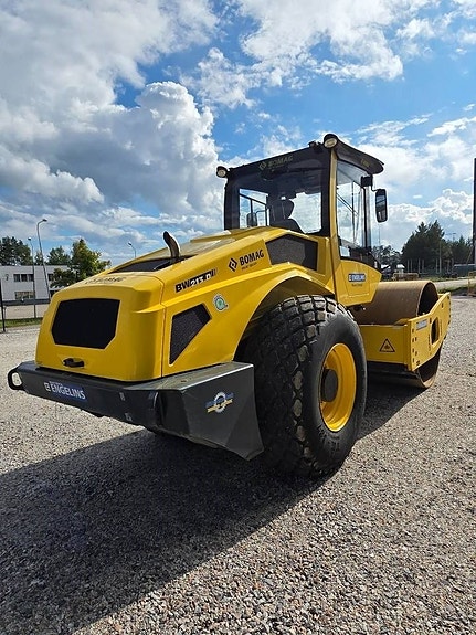 Bomag BW213D-5, Uthyres/For Rental 2 of 4
